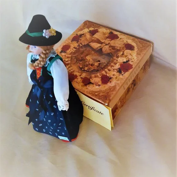 Vntg Original SCHNEIDER Handmade Porcelain Doll Innsbruck Tirol Austria 10 in - Picture 7 of 10